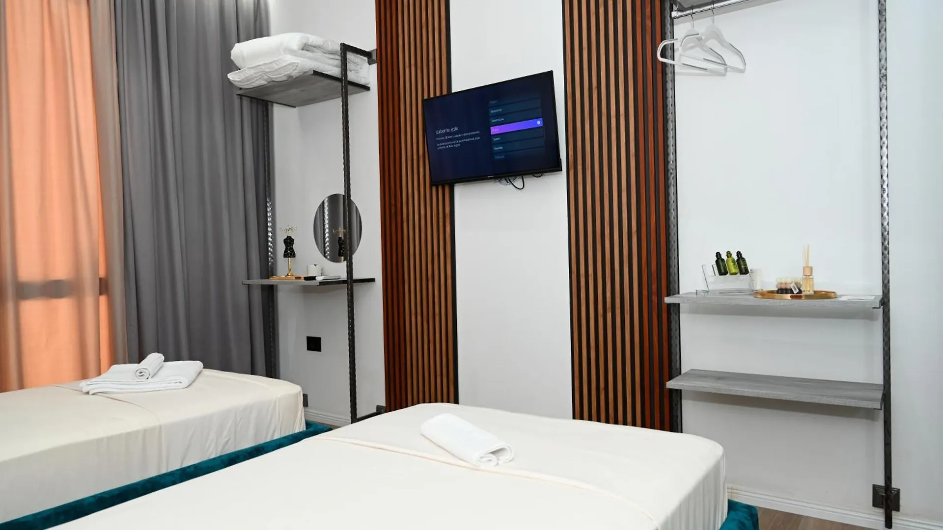 Apollonia Hotel فيير
